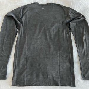 Lululemon Men's Gray Athletic Long Sleeve Top